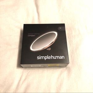 Simple human compact mirror